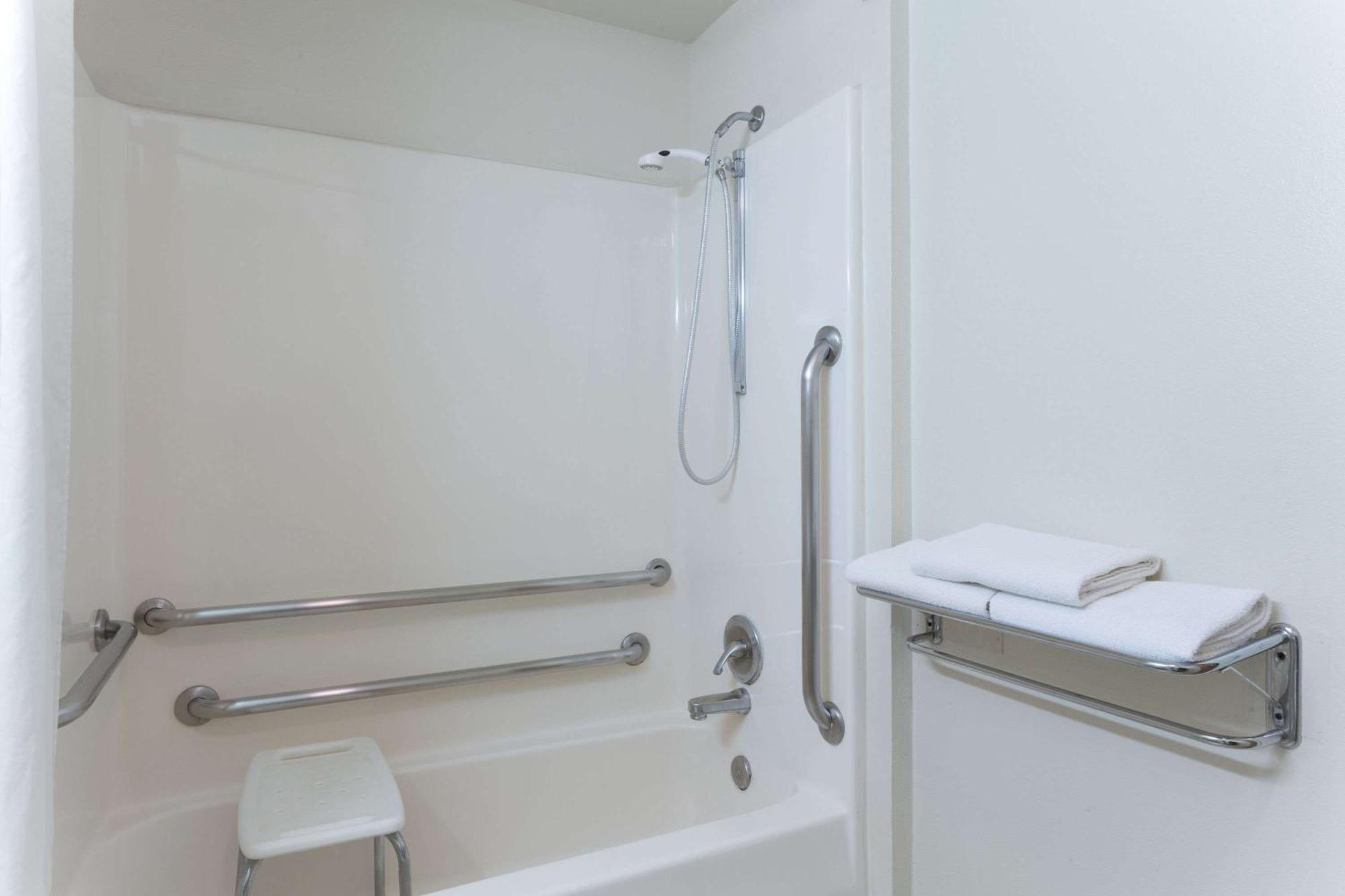 King Room - Disability Access/Non-Smoking